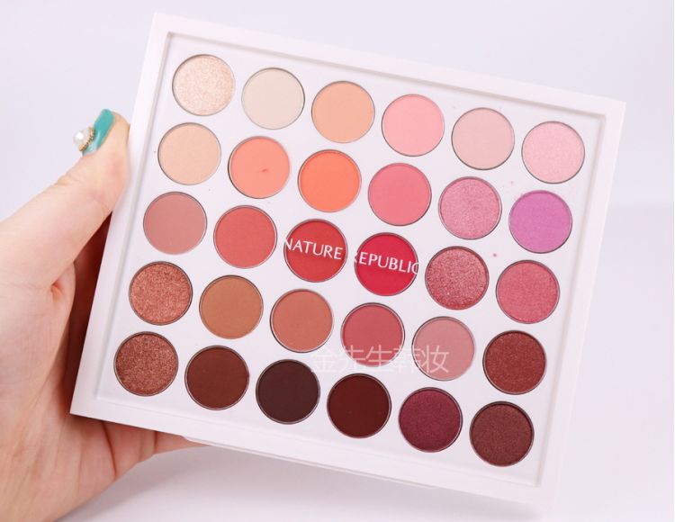 玛可安迪星空幻彩流沙10色眼影,适合新手的平价眼影盘推荐