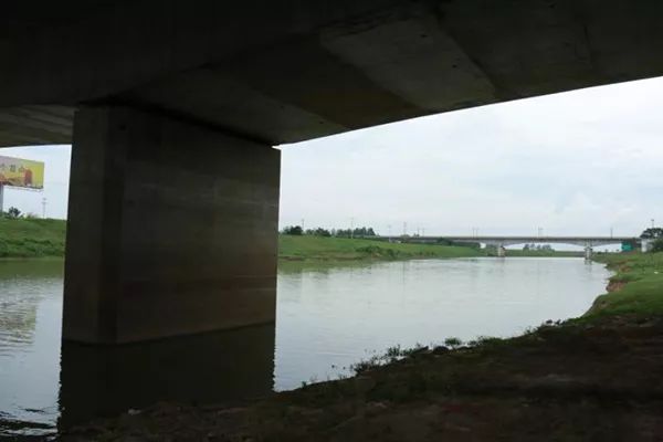 脑瘫女儿被父亲爷爷推下河中溺亡,溺亡女童父母