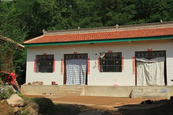 农村坐北朝南入户门西边好不好,农村门朝北房子风水