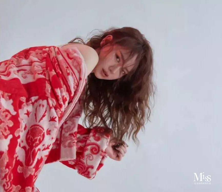 七哥力荐：女人的激吻唇一定要配上海藻卷才是真性感