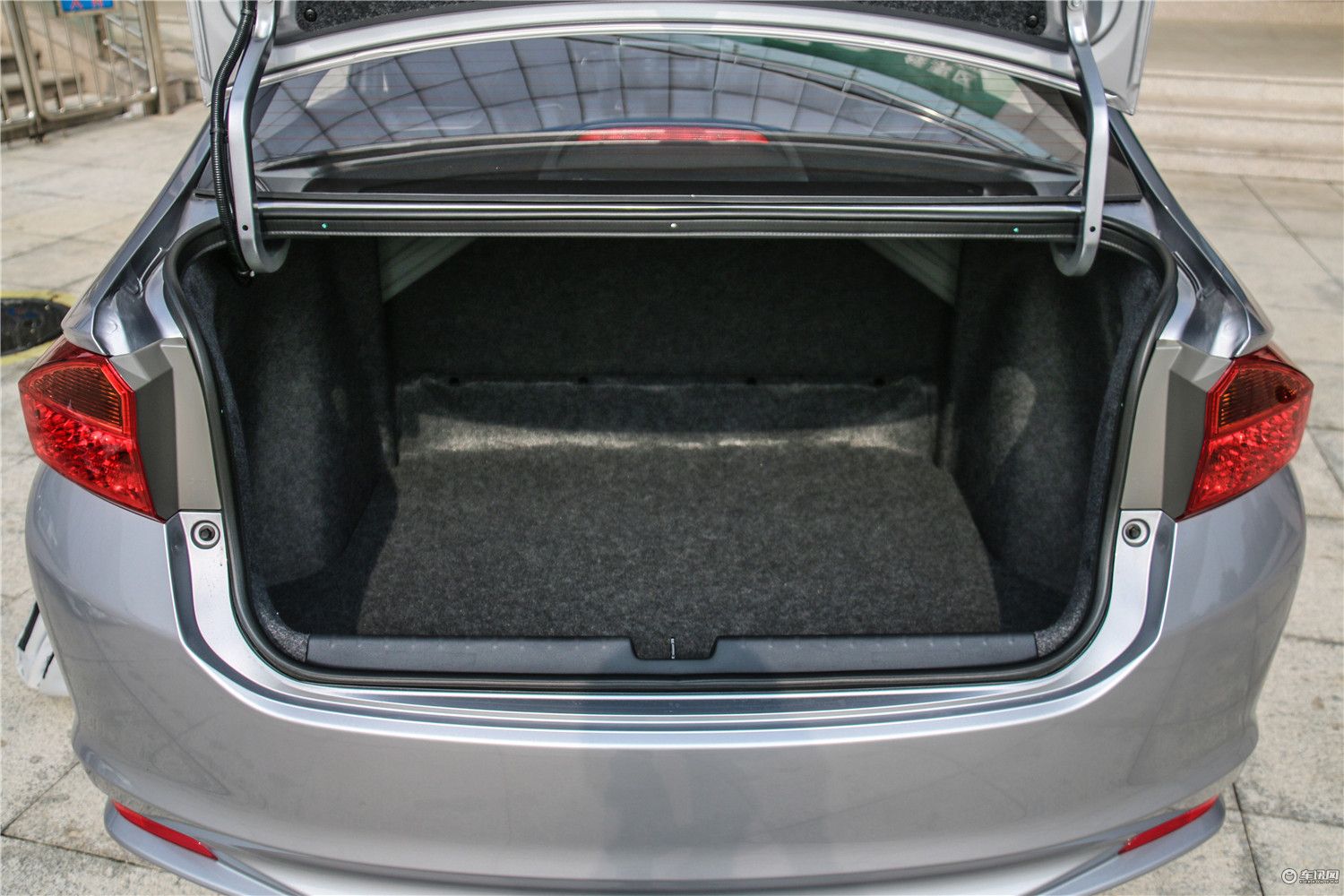 给媳妇买辆车代步用,适合给媳妇买的车