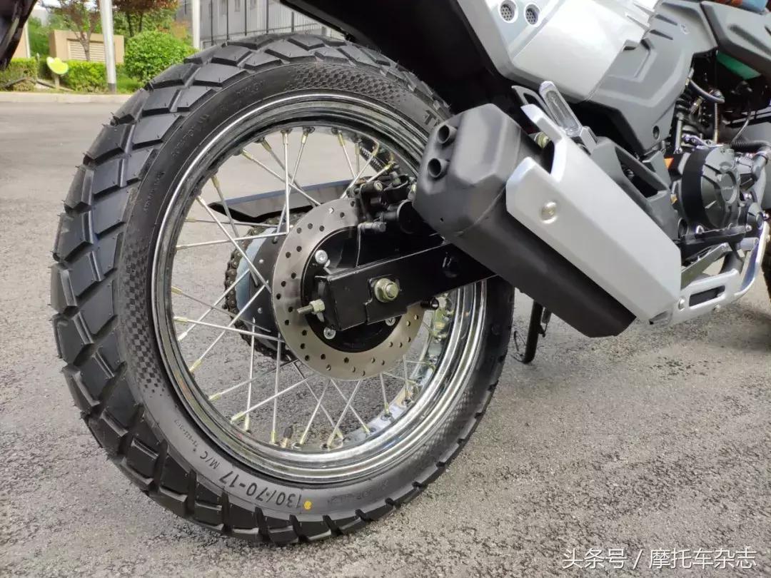 全车LED，仪表在油箱上，原厂钥匙竟然是开瓶器，力帆KPM200开箱