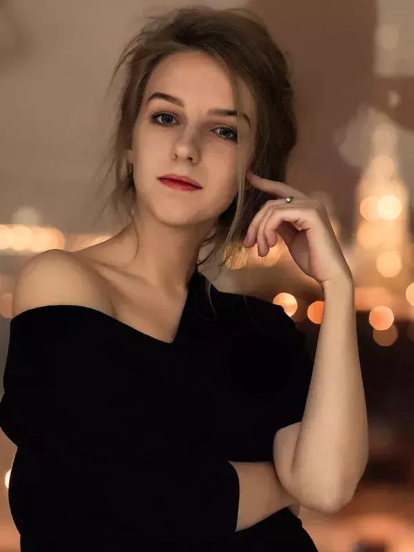 抖音30万赞，勾搭俄罗斯小姐姐拍照套路get