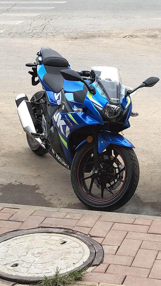 天津市哪有卖豪爵铃木gsx250r的,春风摩托250sr和豪爵铃木gsx250r