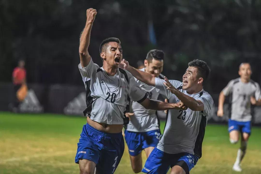 *疆新**大学生夺得全国大学生足球联赛校园组冠军