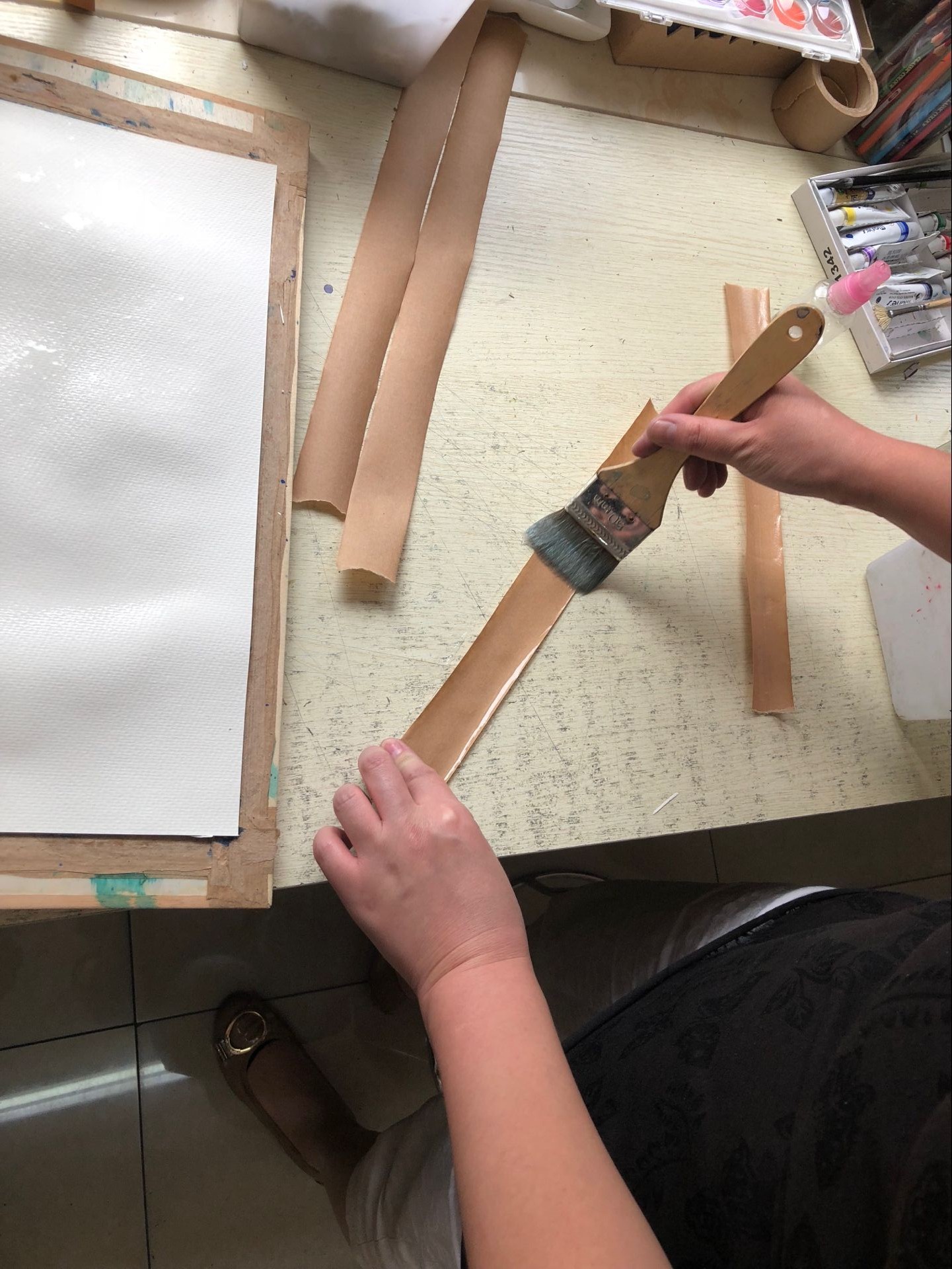 水彩画完了怎么把纸弄平整,水彩画如何保持不掉色