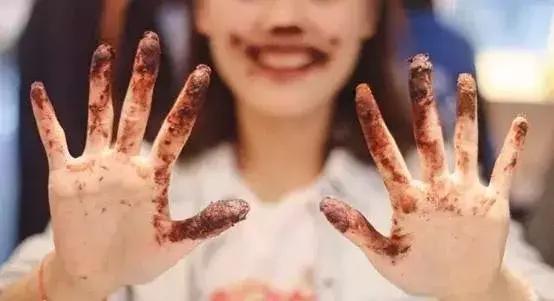 吃完东西舌头黑黑的,吃完抹茶舌头发黑