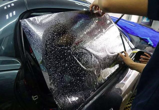 在4s店买的车膜靠谱吗,还在用4s店送的膜吗