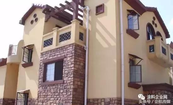 真石漆墙面坑坑洼洼如何补救,真石漆发花泛白的原因有哪些