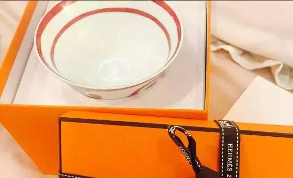 怎么买奢侈品包包比较靠谱 (新手买奢侈品包包应该买哪种)