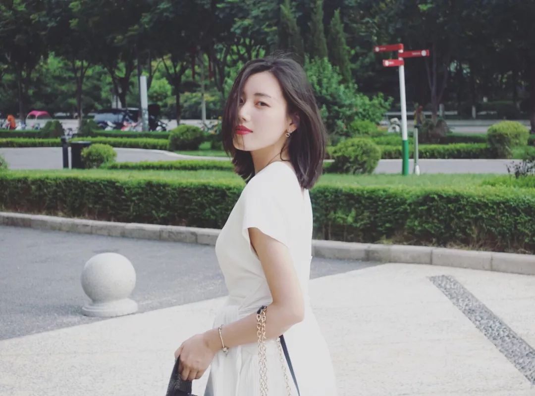 去度假穿什么衣服好看,假期出游怎么穿轻松又时髦