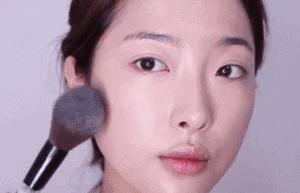 散粉或者粉饼无粉感,蜜粉散粉粉饼区别在哪