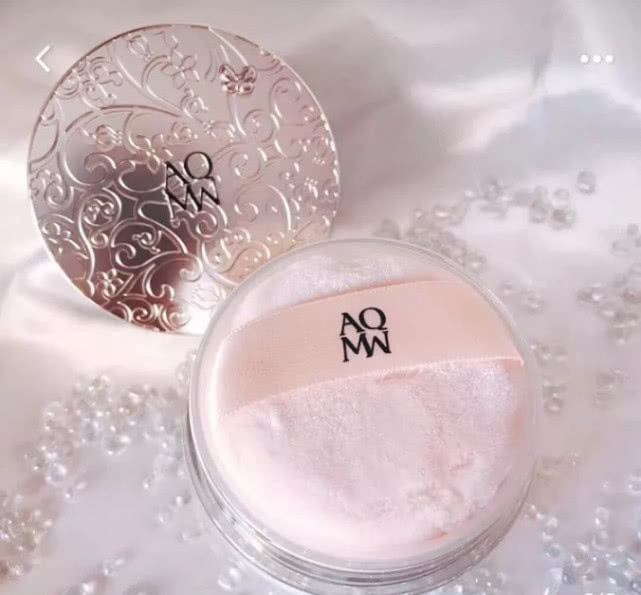 散粉或者粉饼无粉感,蜜粉散粉粉饼区别在哪