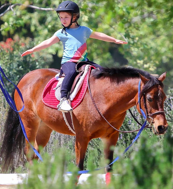 买14亿豪宅就为让小孩踢球，贝嫂家为什么没养出败家子？