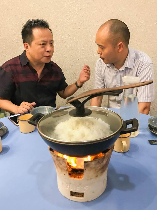 鎴愰兘80鍚庡皬浼欏紑闈㈤,鎴愰兘80鍚庡皬浼欑殑鐖嗙孩涔嬭矾