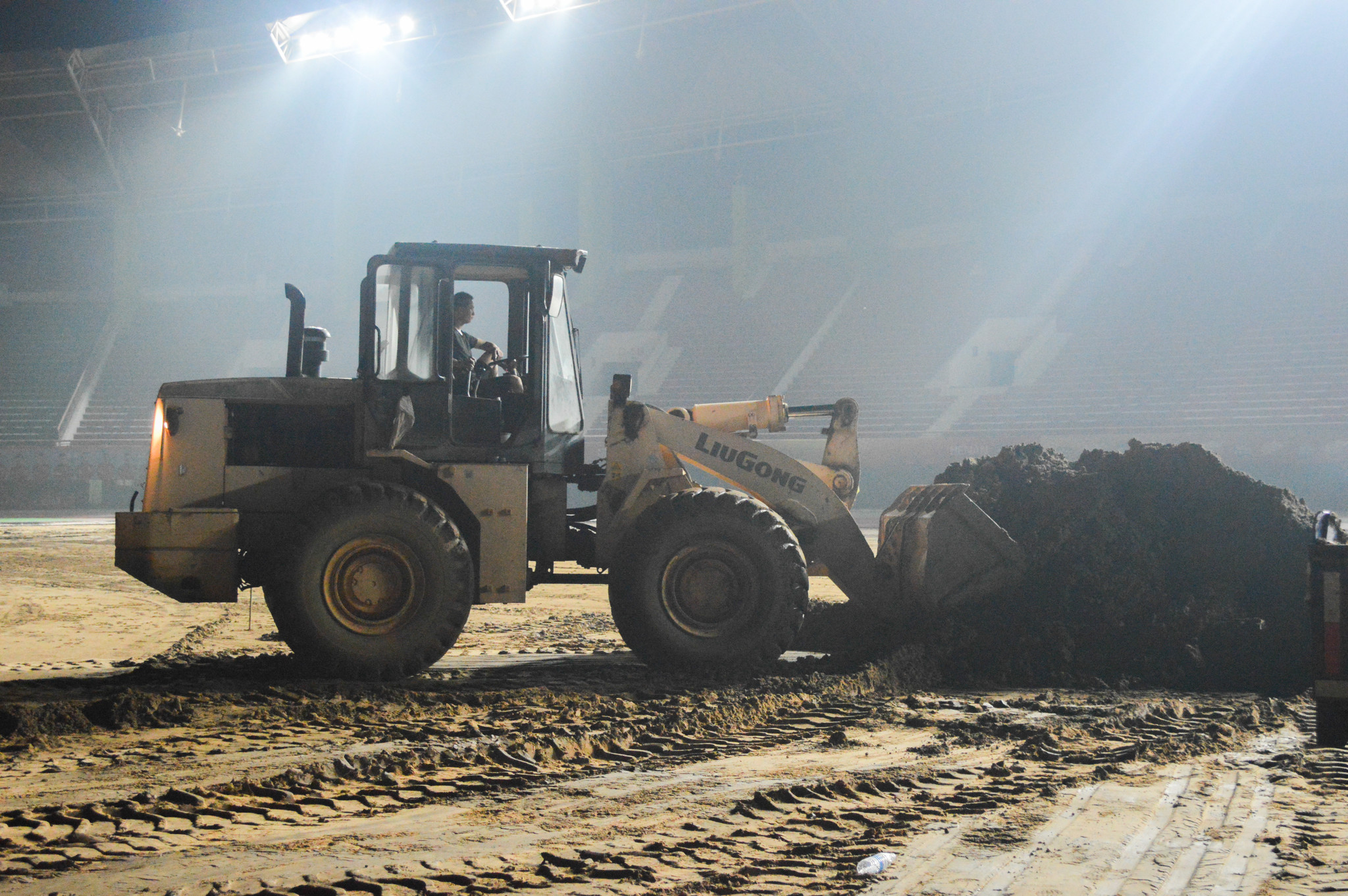 河南航体改造,河南建业主场草皮翻新视频