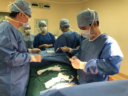 宝宝胸前突出是什么情况,宝宝发现鸡胸怎么办