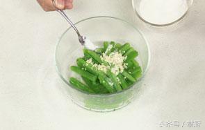 凉拌苦瓜黄瓜葱香菜最好吃的做法,凉拌苦瓜正确最好吃的做法