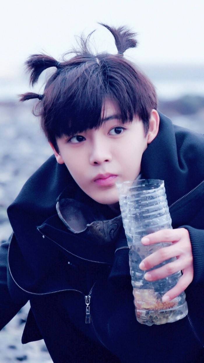 鹿晗侯明昊高清壁纸,侯明昊两张衔接壁纸