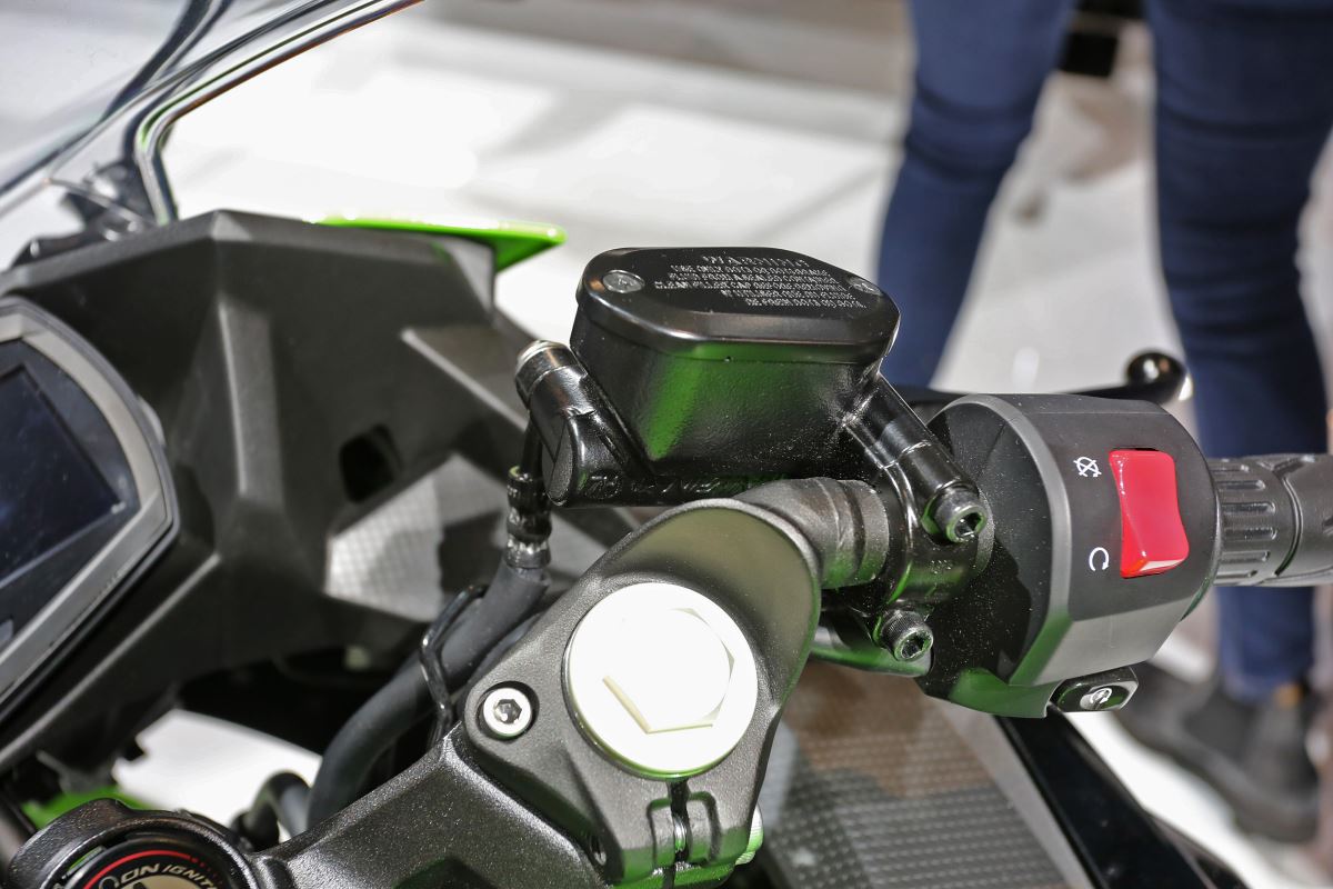 川崎忍者400故障代码,本田400f和川崎忍者400