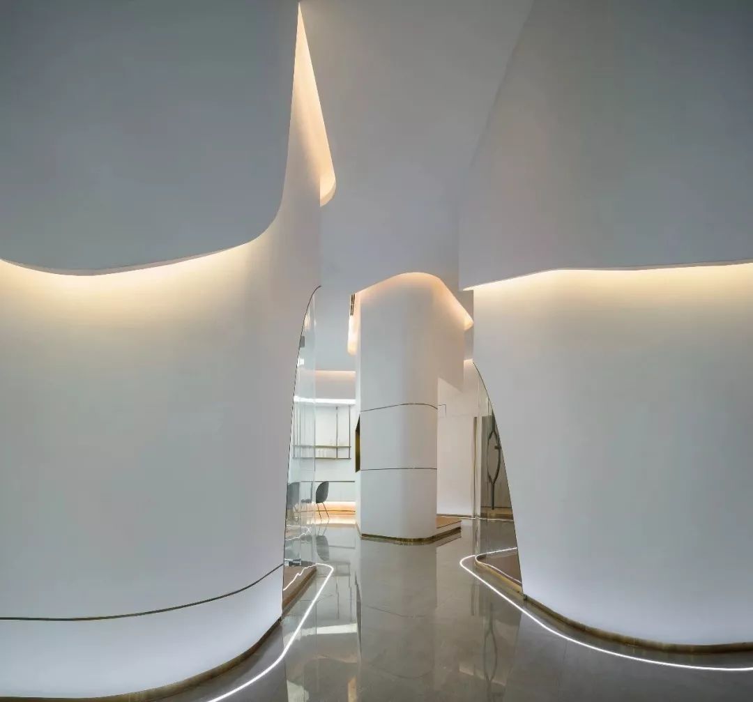 miho绫宠嵎鑲や綋缇庡涓績鏂板厜閲屽簵,miho绫宠嵎鑲や綋缇庡涓績