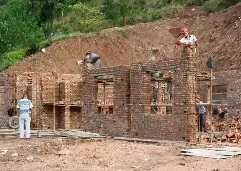 屋门前有坟怎么说,建房靠近坟墓有什么讲究