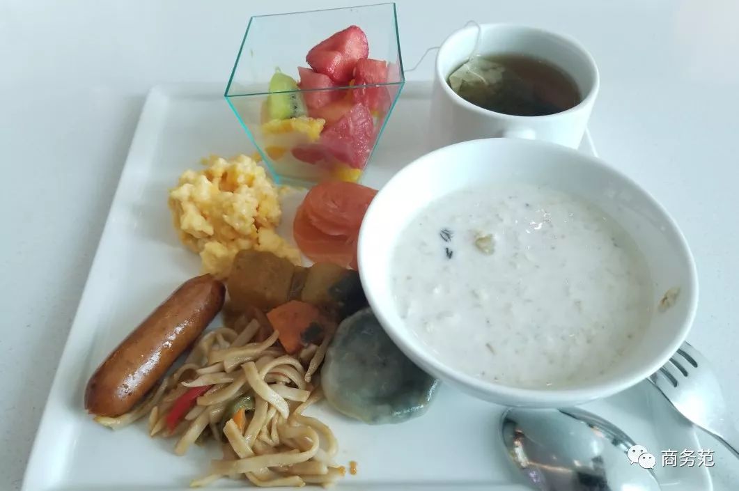 阿联酋航空豪华经济舱体验,阿联酋航空奢华