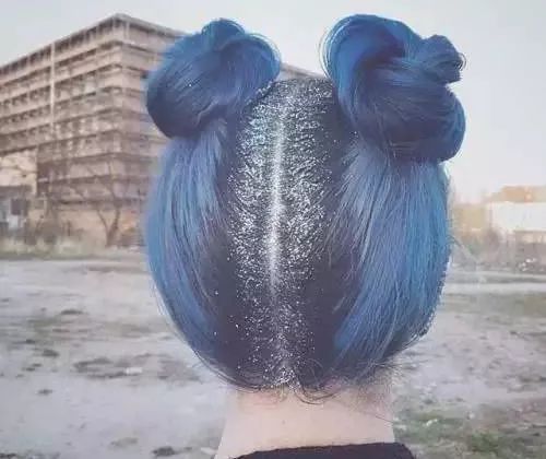 赵薇曾经凭借一部还珠格格而爆火,赵薇1998年和还珠格格的不解之缘