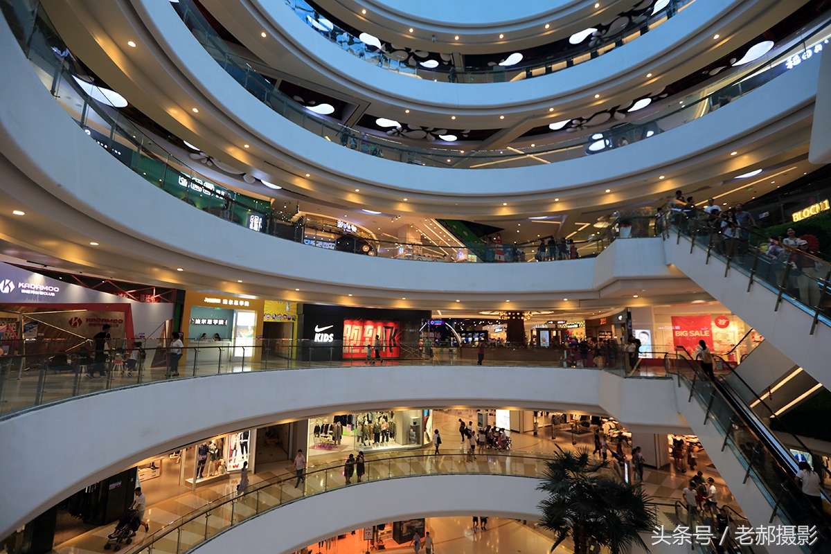 一个浪漫名字的购物中心—爱琴海