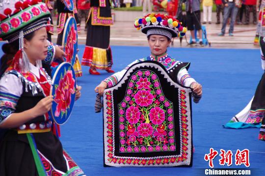楚雄火把节壮观场面,23年楚雄火把节