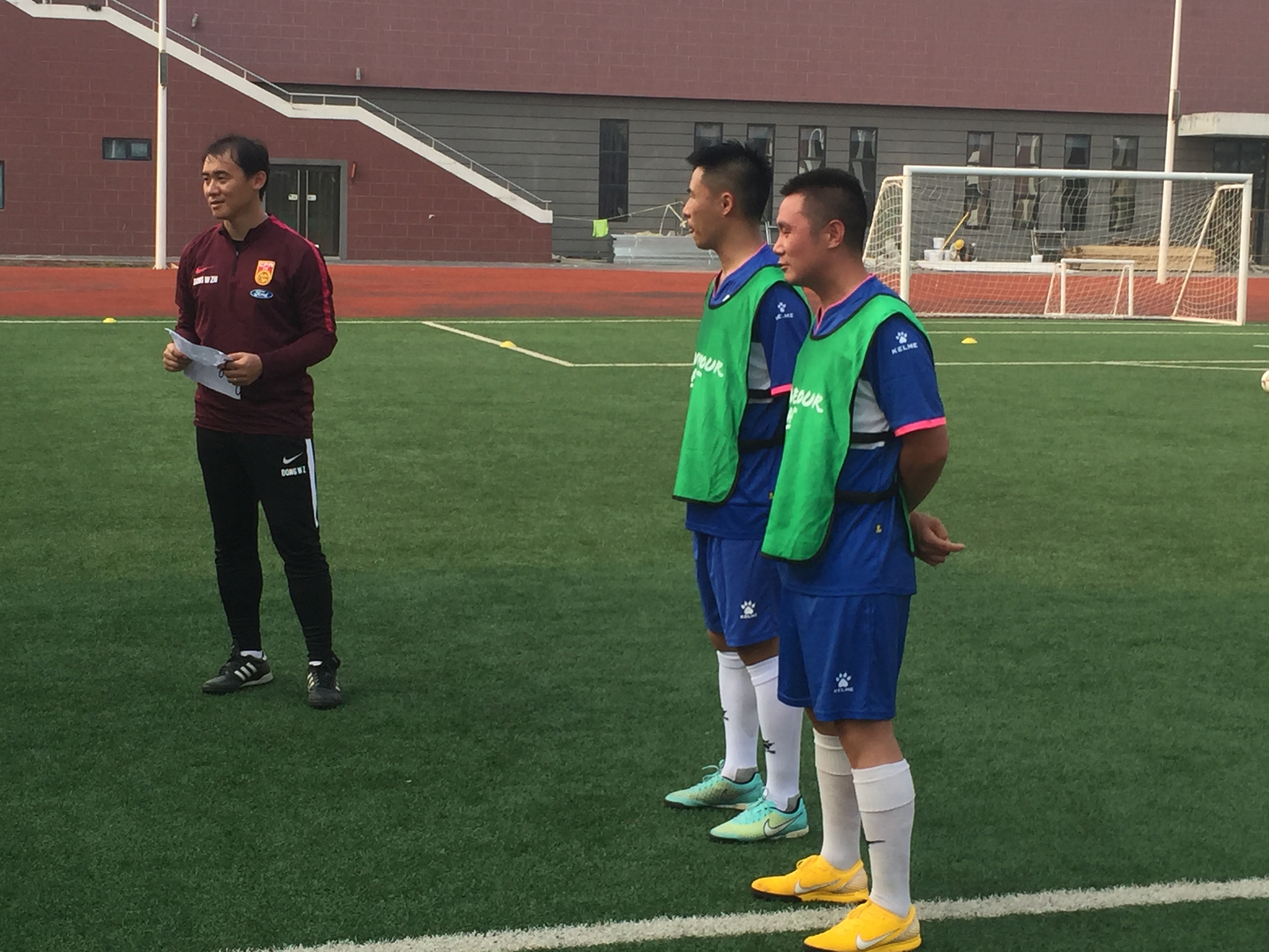 激情盛夏绿茵赛场展雄风,夏日炎炎篮球场