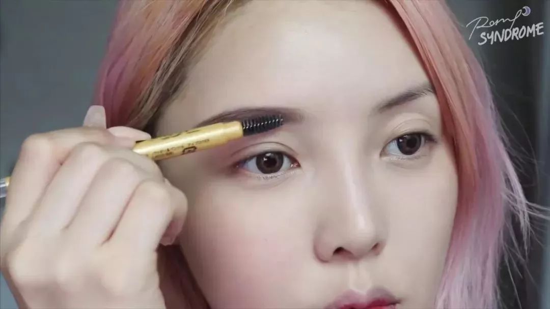 pony推荐精致眼妆,pony妆容夏日度假