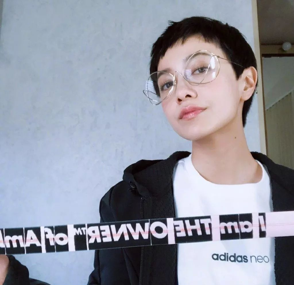 阚清子短发中分两股编发教程,阚清子同款短发发型适合什么脸型