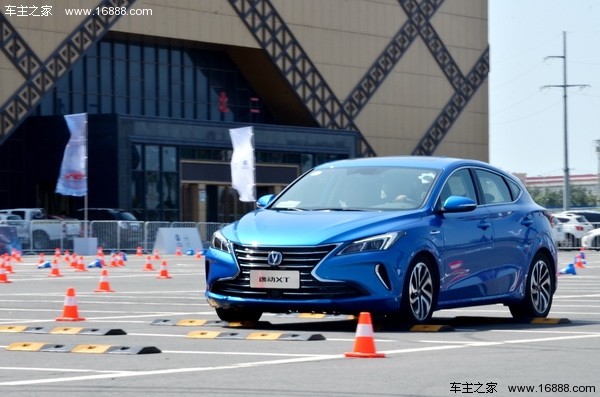 长安逸动xt两厢车16款值得购买吗,长安两厢车逸动xt测评