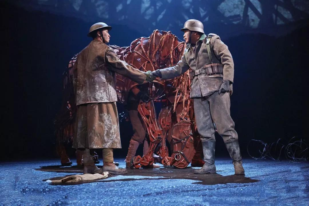 我采访了“马头”、“马前腿”和“马后腿”｜《战马》幕后