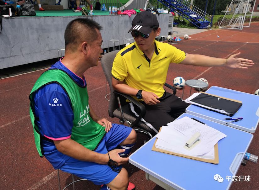 读“董”足球第255期——炎炎夏日球场上的另一种激情