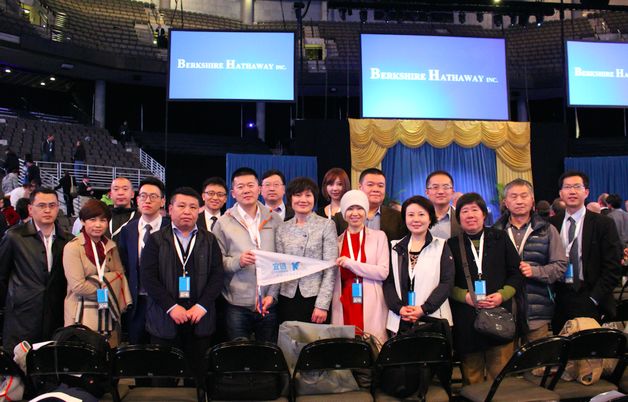 作为客户经理，她三次自费跟随宜信财富商学院海外游学