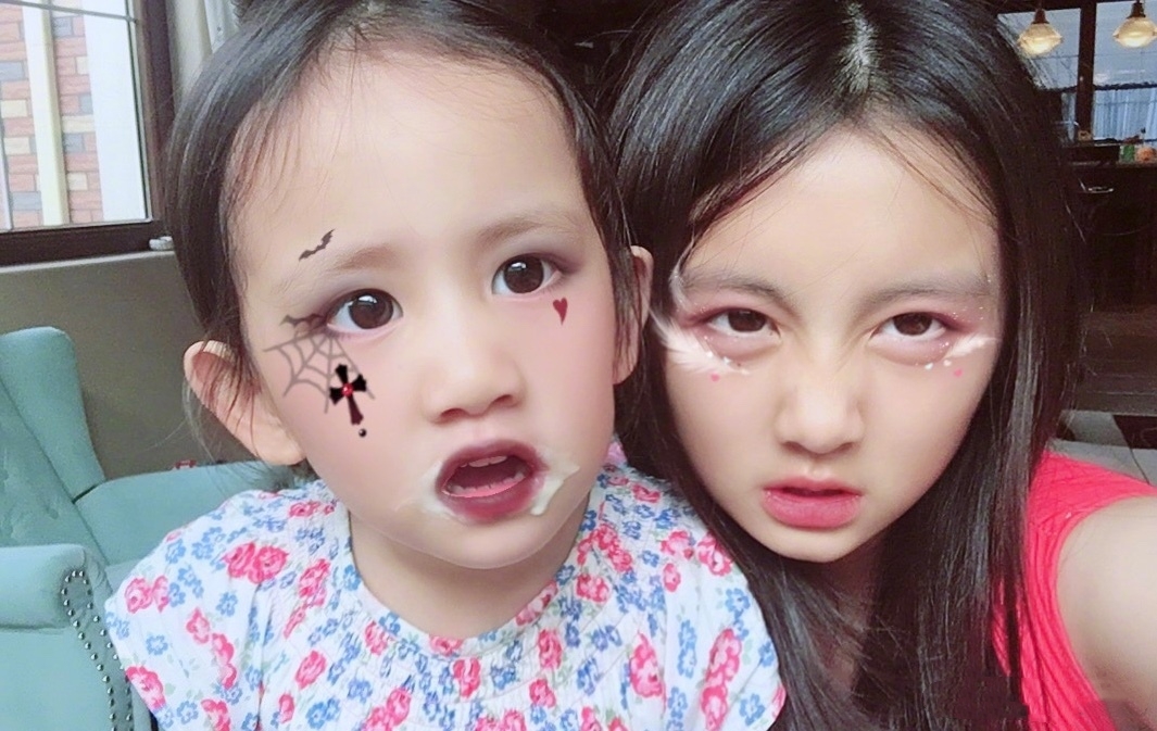 多多和双胞胎合照,多多和妹妹视频