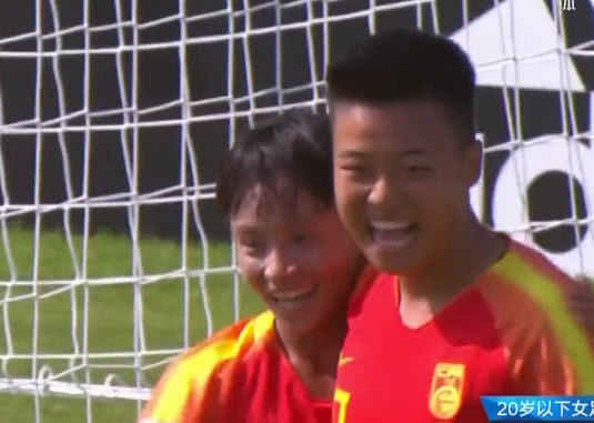 世界杯中国女足姑娘禁区内花式过人戏耍对手！这一招够国足学几年