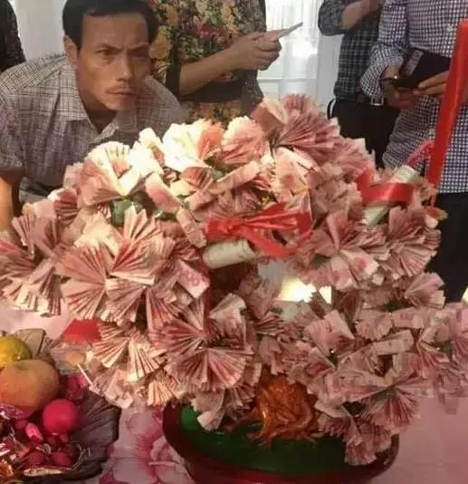 早上好，今天8月8日，百年一遇的发财日，送你8个发，打开就发财