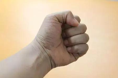 身体缺钙腿有什么症状,运动腿抽筋缺钙有哪几种表现