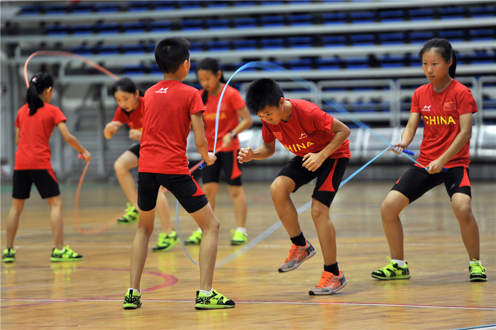 跳绳世界冠军真实故事,光速少年岑小林挑战跳绳冠军