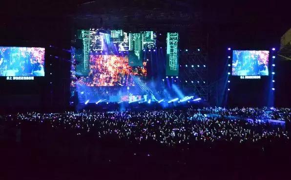 薛之谦在上海参加张学友演唱会,张学友薛之谦清唱