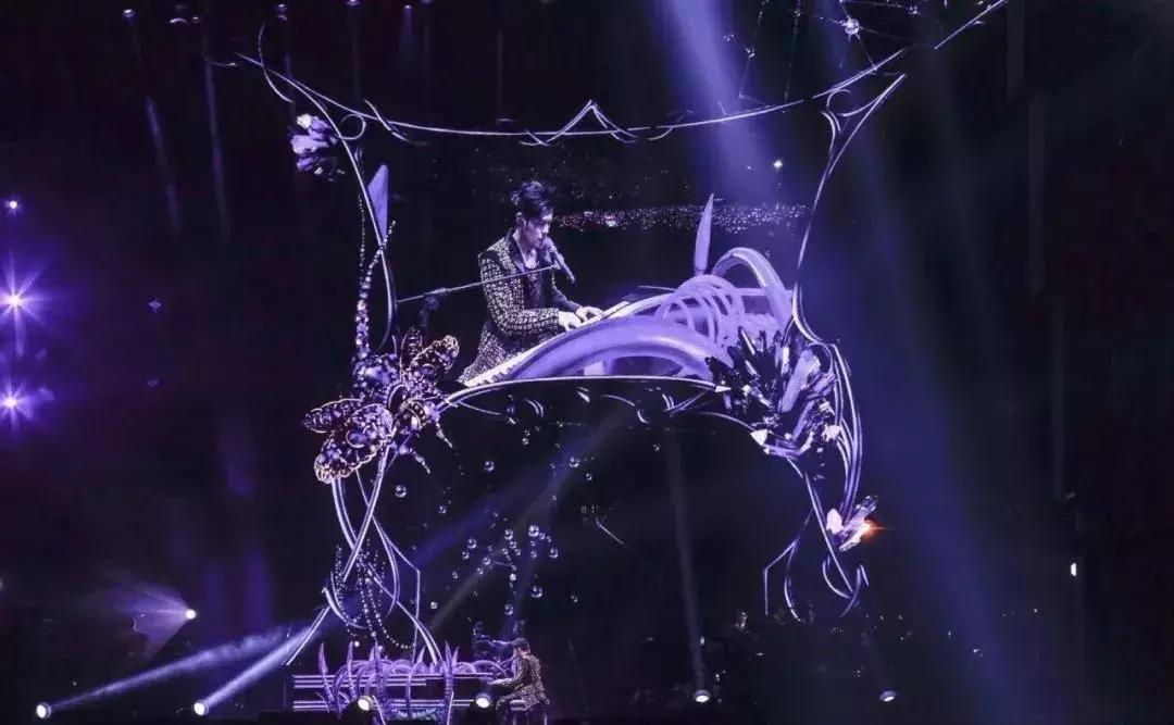 薛之谦在上海参加张学友演唱会,张学友薛之谦清唱