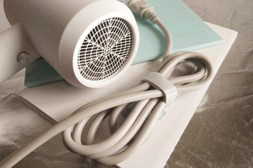 直白负离子吹风机hl360多钱,艾优负离子吹风机和直白哪个好