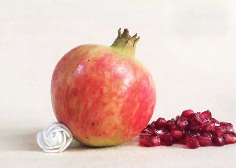 酸酸甜甜就是我原创是英文歌曲吗,酸酸甜甜就是我清唱女