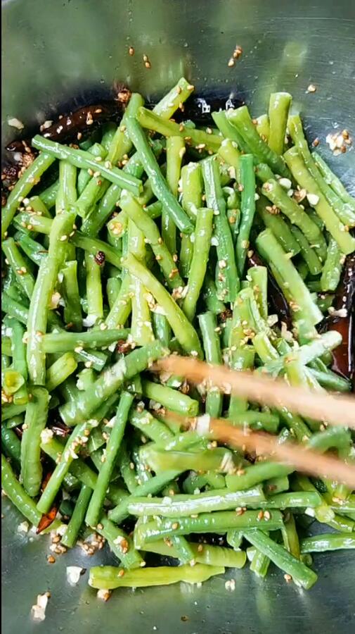 芝麻酱豇豆凉拌怎么做好吃又简单,生豇豆香菜辣椒凉拌做法大全家常