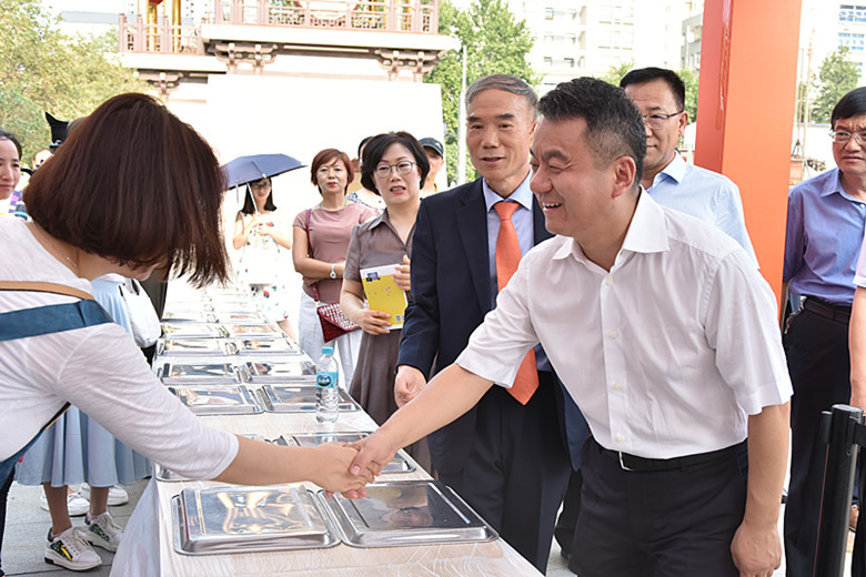 西安大唐西市晚上节目时间表,西安大唐不夜城4天3晚