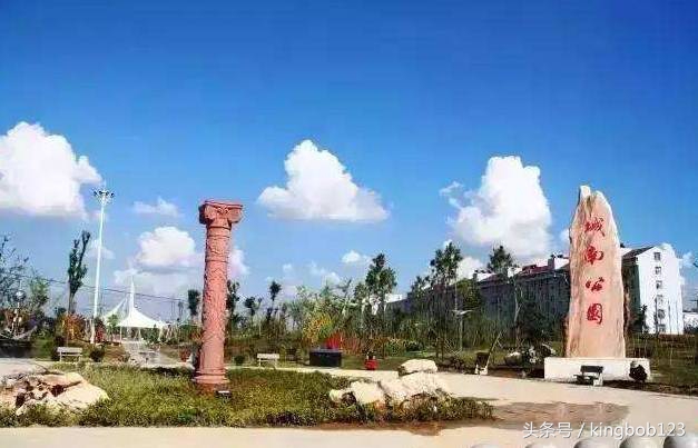 曾经被称为“国家级贫困县”的小城，在拥有百万人口如何走向富裕