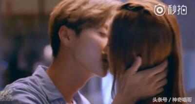 鹿晗长生果之美颜暴击,关晓彤鹿晗吻戏甜蜜的暴击